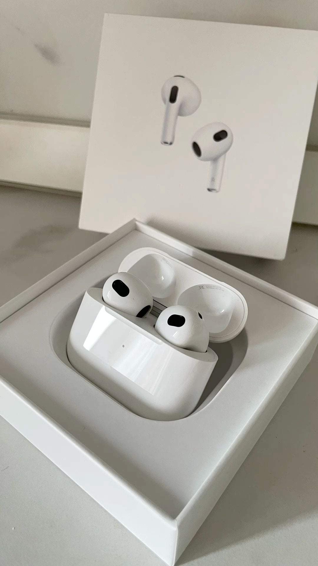 AirPods 4th G